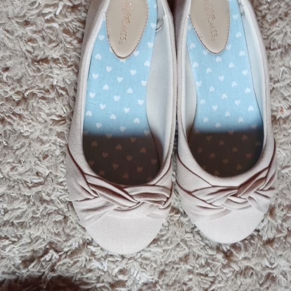 Shoes - Picture 2 of 3